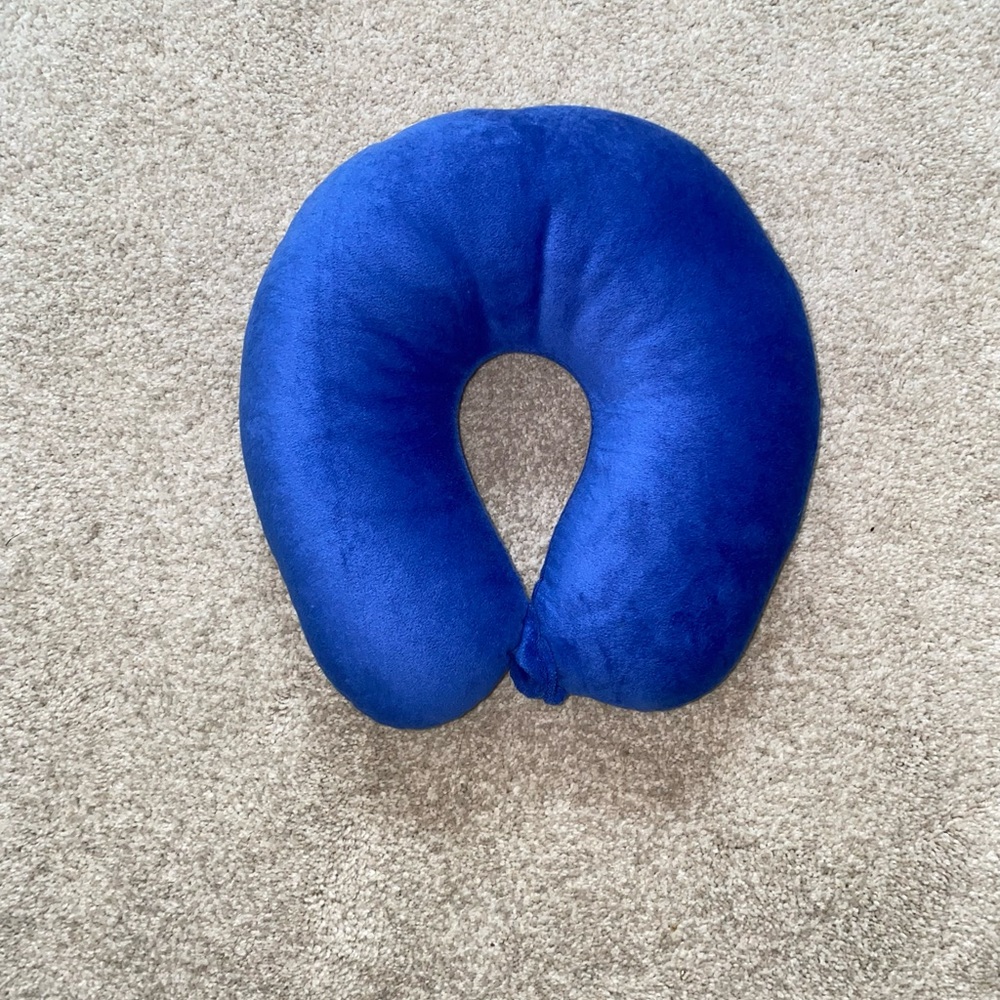 Airplane head pillow
